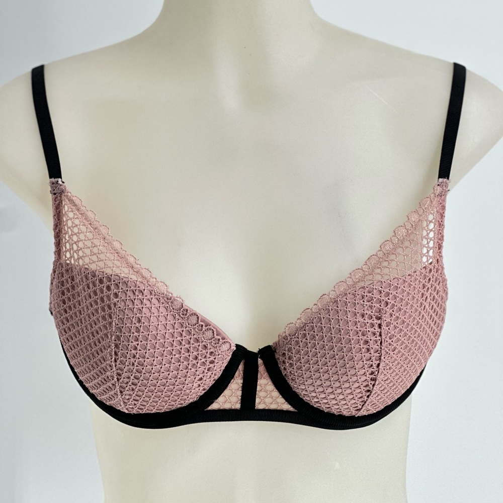 Victorias Secret Very Sexy Bra Underwire Plunge Padded Net Lace Pink push up